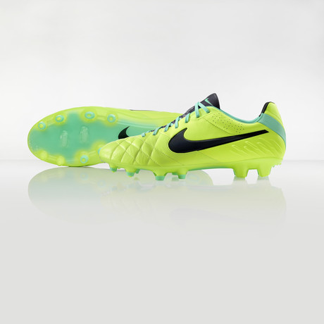 nike-football-introduces-new-high-visbility-collection-14