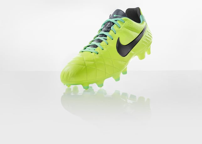 nike-football-introduces-new-high-visbility-collection-17