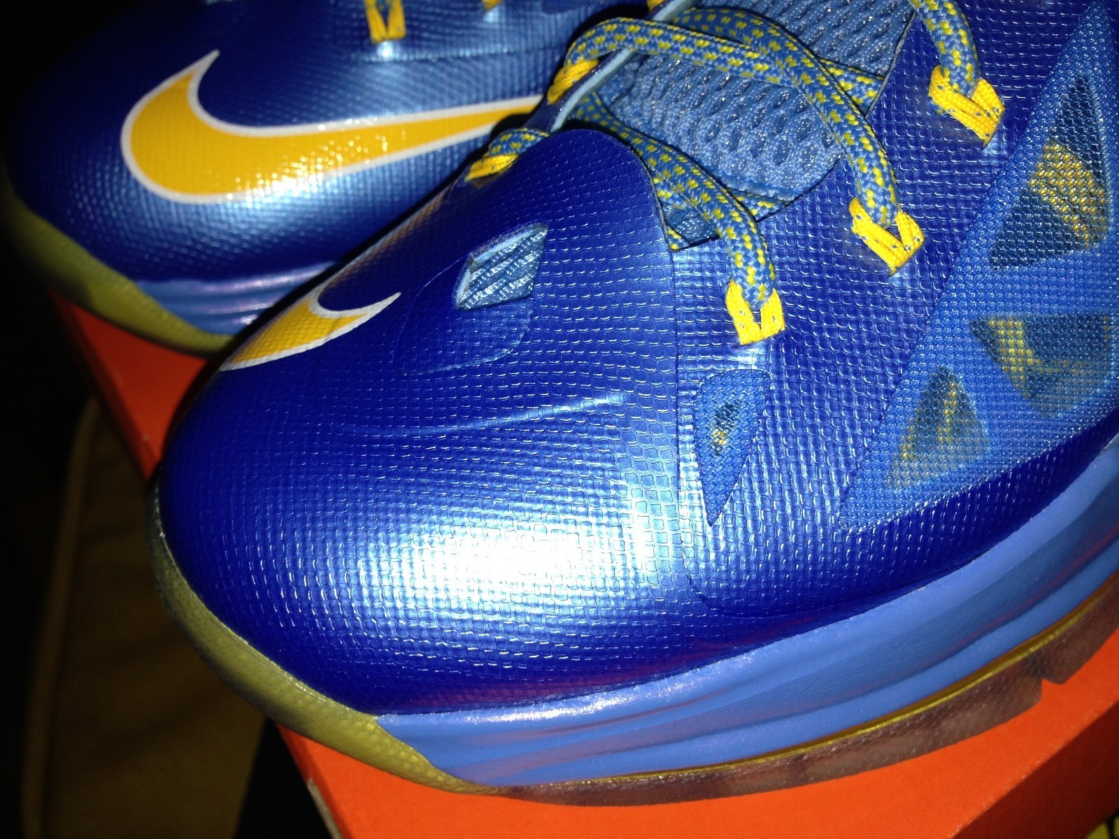 nike-lebron-x-10-swin-cash-away-pe-4