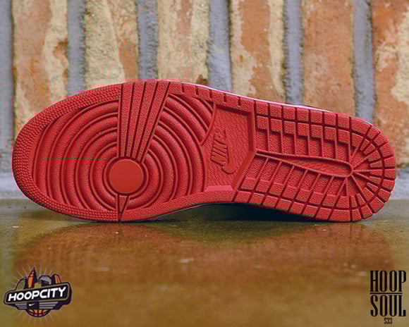 Air Jordan 1 BlackGoldRed