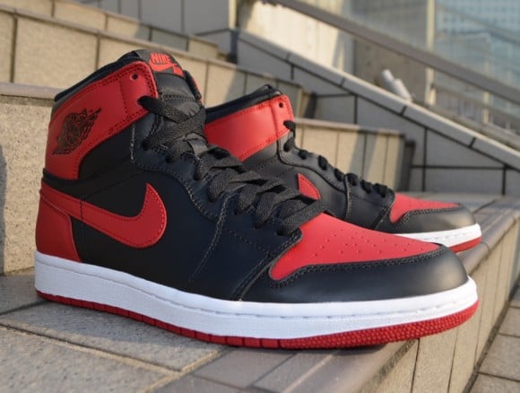 Air Jordan 1 Retro High OG “Bred” – Closer Look