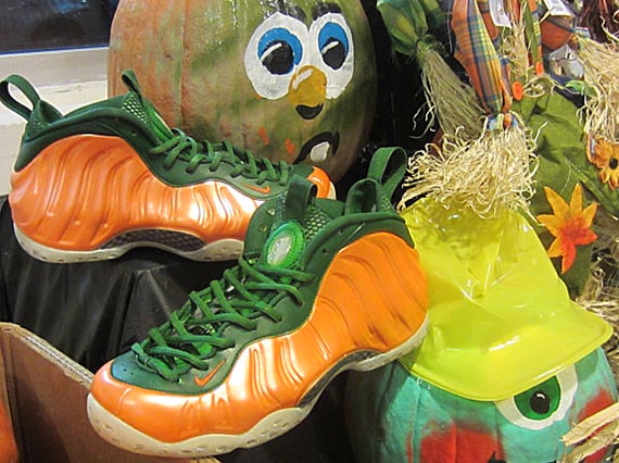 nike-air-foamposite-one-great-pumpkin-customs-4