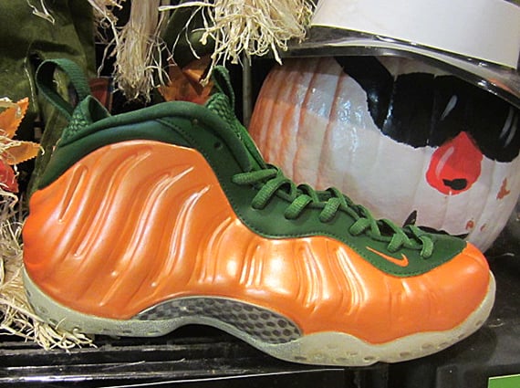 nike-air-foamposite-one-great-pumpkin-customs-5