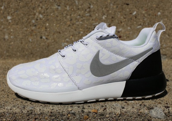 Nike WMNS Roshe Run Premium Glow in the Dark Leopard Now Available