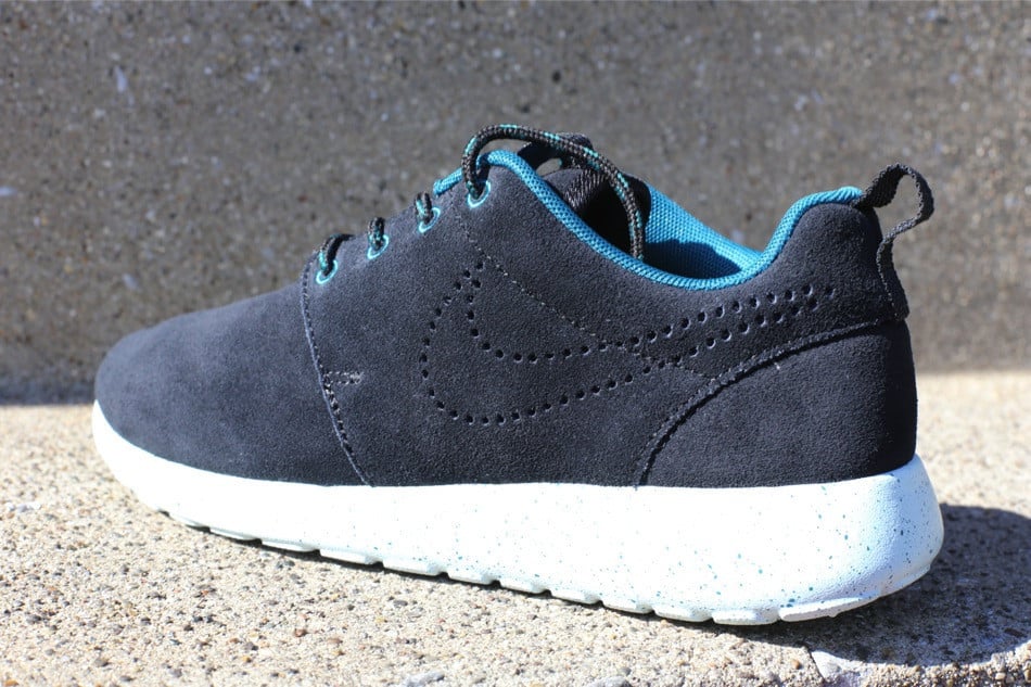 Nike WMNS Roshe Run Suede 'Black/Black-Dark Sea-Teal Tint' | SneakerFiles