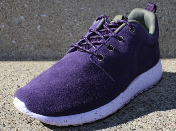 Nike WMNS Roshe Run Suede ‘Purple Dynasty/Medium Olive’