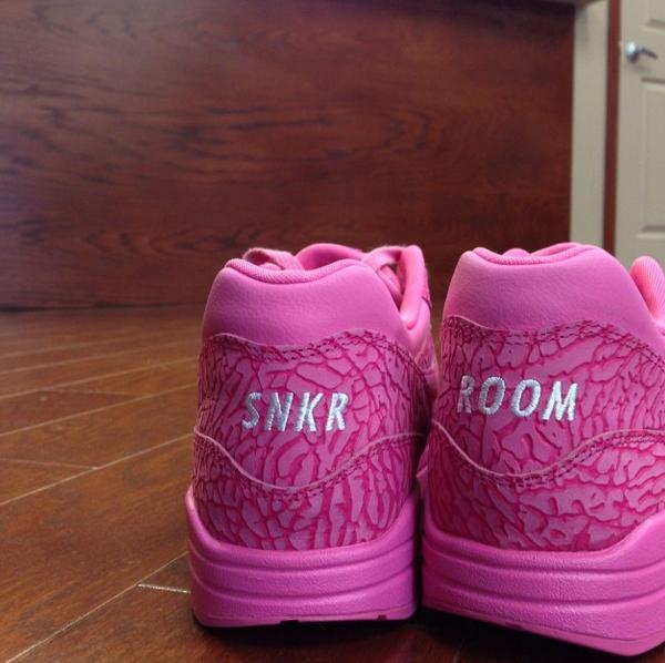 Sneakerroom x Nike Air Max 1 SR Lifestyle Breast Cancer Awareness
