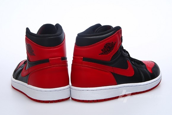 Air Jordan 1 Retro High OG Bred Yet Another Closer Look