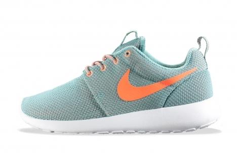 Nike WMNS Roshe Run - Diffused Jade and Atomic Orange