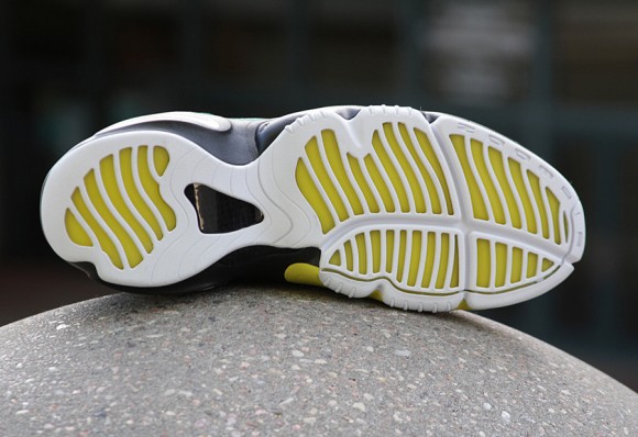 Sole Collector Sonic Wave Zoom Glove Releasing At Foot Locker 12/21 