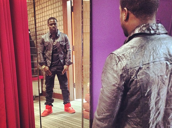 Kevin Hart in Nike Air Yeezy 2 Red October