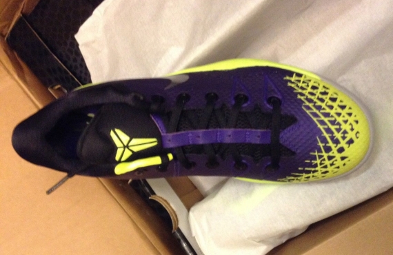 Nike Zoom Kobe Venomenon 4 Court Purple Wolf Grey Volt Release Date