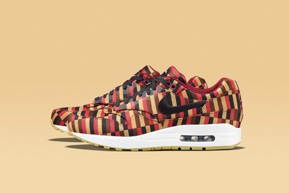 London Underground x Nike Air Max “Roundel” Collection