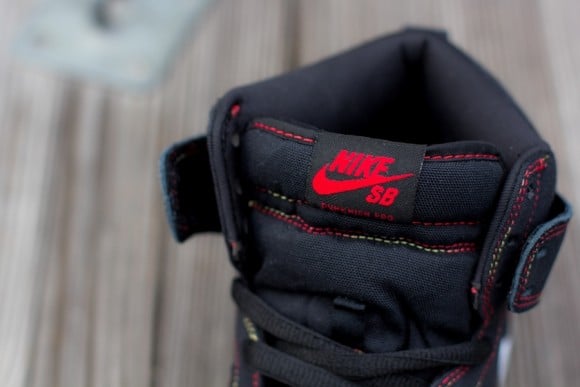 Nike SB Dunk High Black Gradient Contrast Stitching