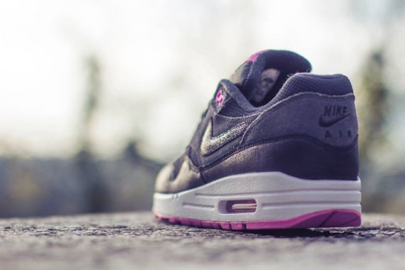 Nike WMNS Air Max 1 Anthracite Black Red Violet
