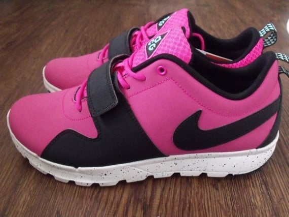 Nike Trainerendor “Pink Foil” – Detailed Pictures