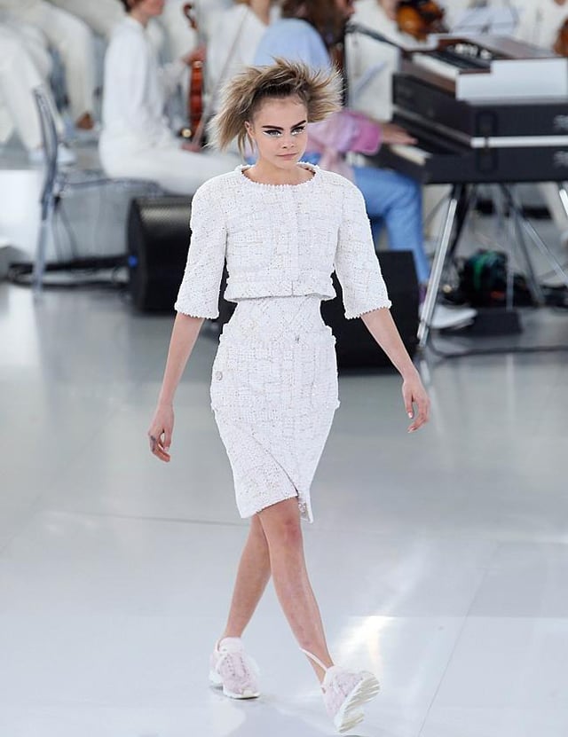 chanel-dominates-paris-fashion-week-show-in-sneakers-4