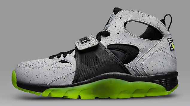 nike-air-trainer-huarache-prm-qs-cement-city-official-images-2