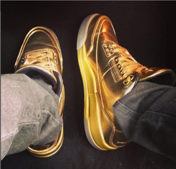 Usher Rocks His Gold-Edition Air Jordan 3
