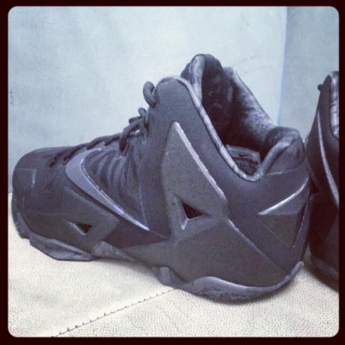 Nike LeBron XI (11) Stealth First Look