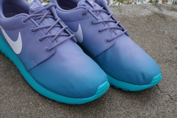Nike WMNS Roshe Run Print Gradient Now Available 