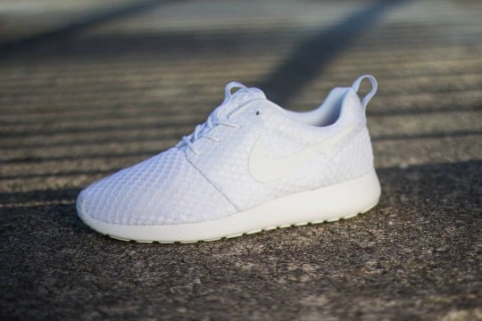 Nike Roshe Run 'Pure Platinum' | SneakerFiles