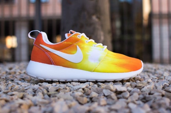 Nike WMNS Roshe Run Sunset Now Available 