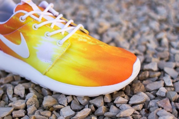 Nike WMNS Roshe Run Sunset Now Available 