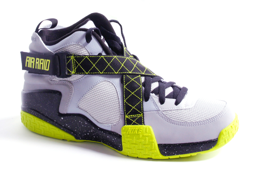 nike-air-raid-wolf-grey-white-venom-green-2