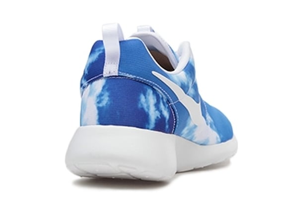 nike-roshe-run-blue-sky-3