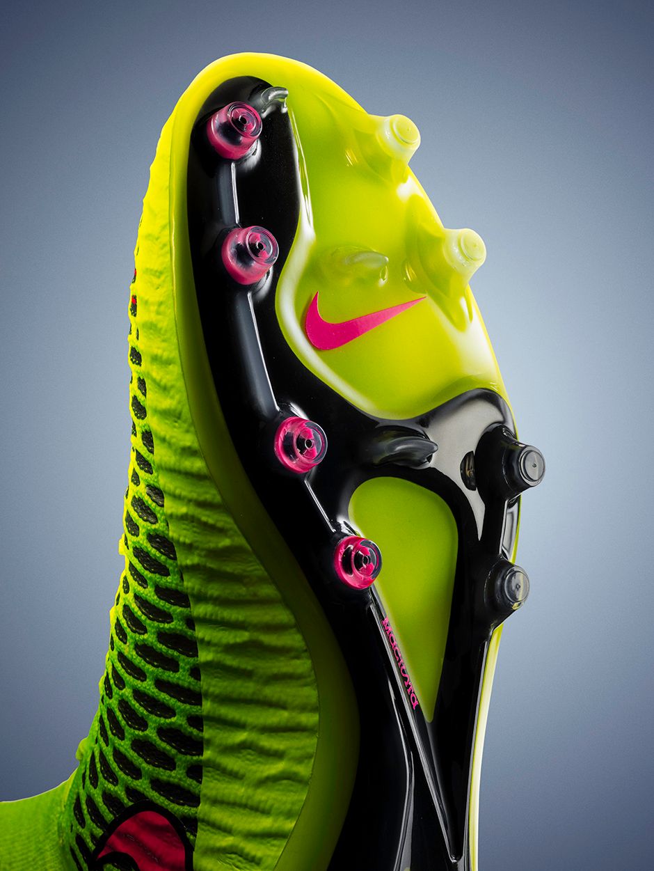 release-reminder-nike-magista-volt-metallic-gold-black-hyper-punch-4
