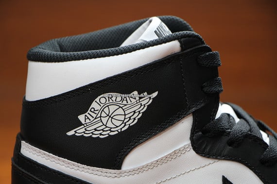 air-jordan-1-high-og-black-white-7