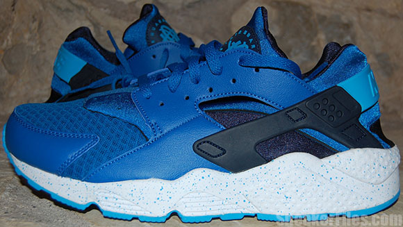 Video: Nike Air Huarache Military Blue/Obsidian