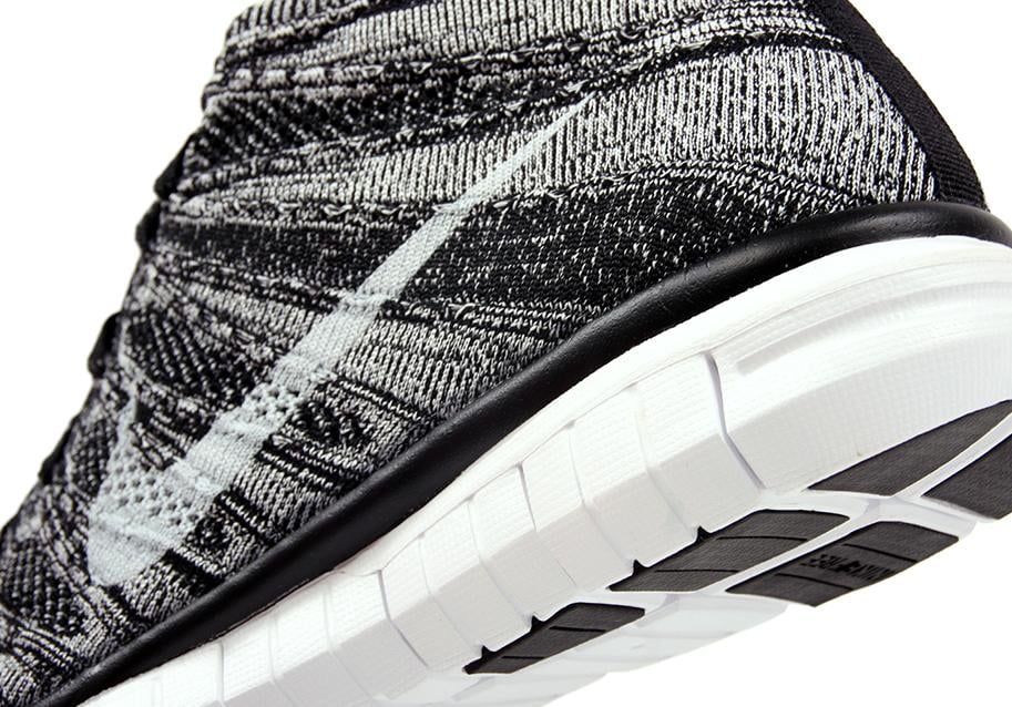 nike-free-flyknit-chukka-black-pure-platinum-sail-grey-4