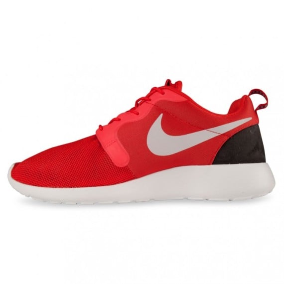 nike-roshe-run-hyperfuse-light-crimson-platinum-2