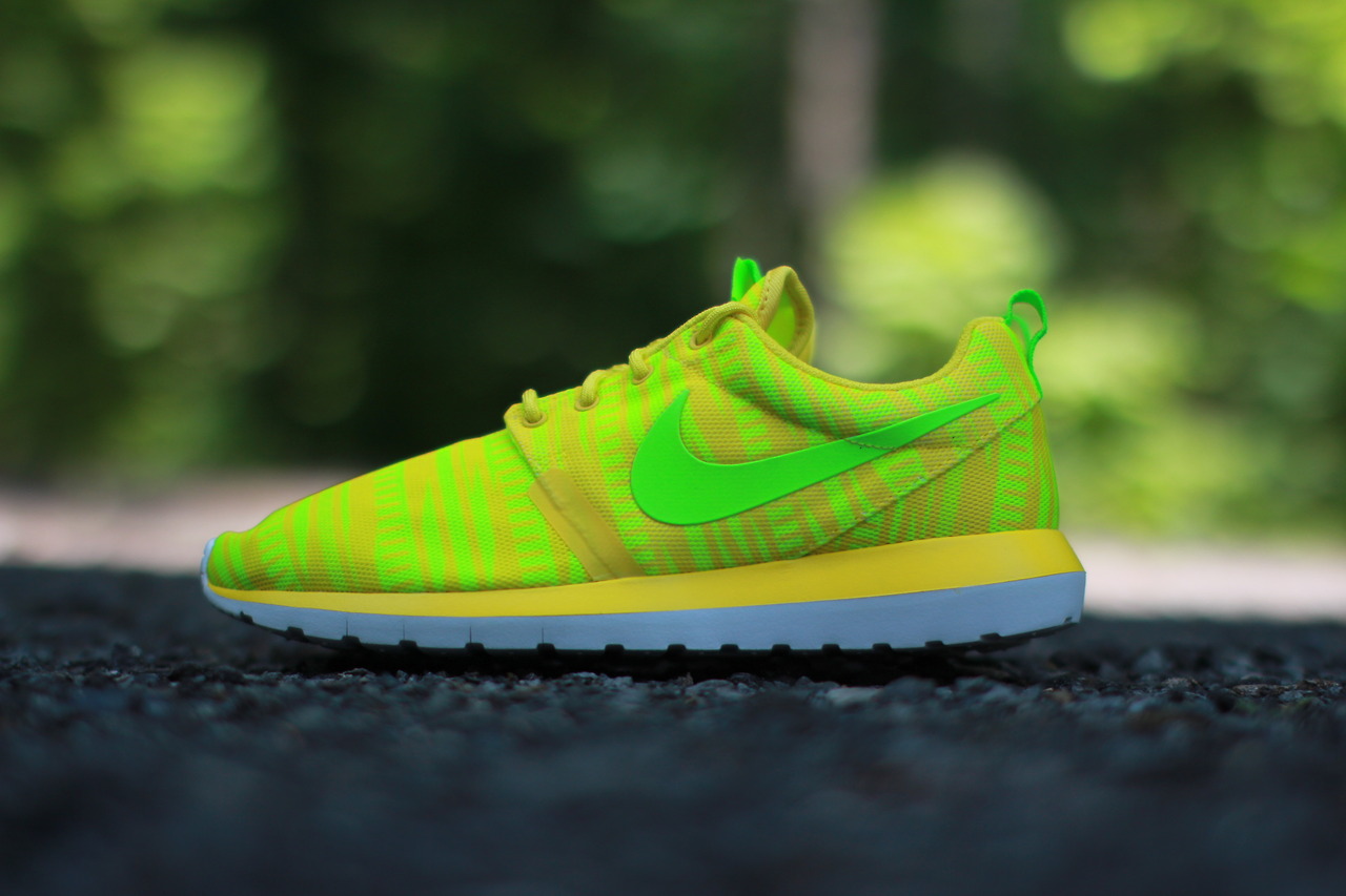 nike-roshe-run-nm-br-charm-yellow-electric-volt-1