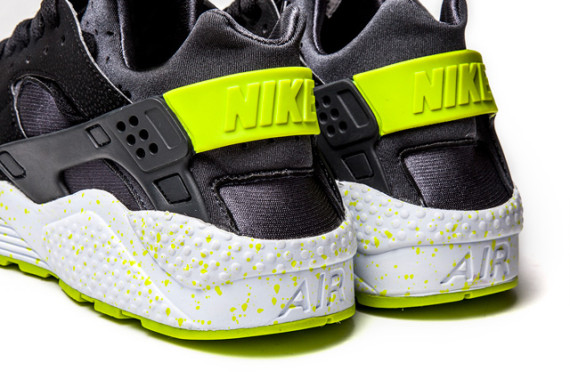 nike-air-huarache-black-venom-green-3