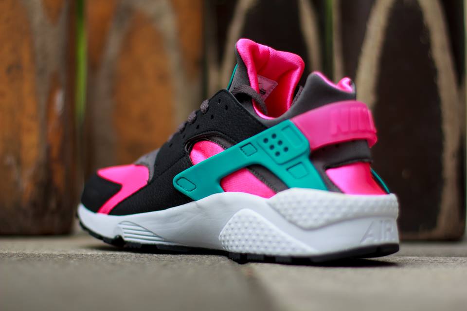 Nike Air Huarache ‘Hyper Pink/Dusty Cactus-Medium Ash’