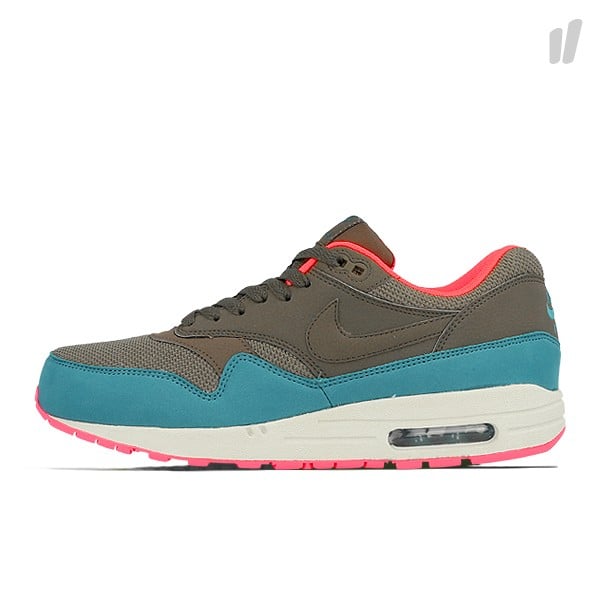 nike-air-max-1-essential-dark-dune-catalina-hyper-punch-2
