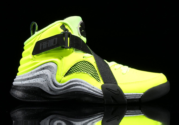 nike-lunar-raid-volt-black-1