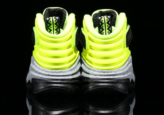 nike-lunar-raid-volt-black-4