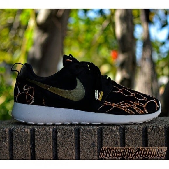 nike-roshe-run-midas-touch-customs-by-kickstradomis