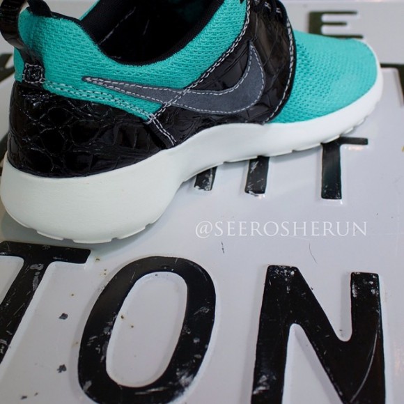 nike-roshe-run-tiffany-run-a-dunk-customs-by-see-roshe-run