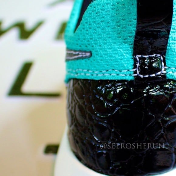 nike-roshe-run-tiffany-run-a-dunk-customs-by-see-roshe-run