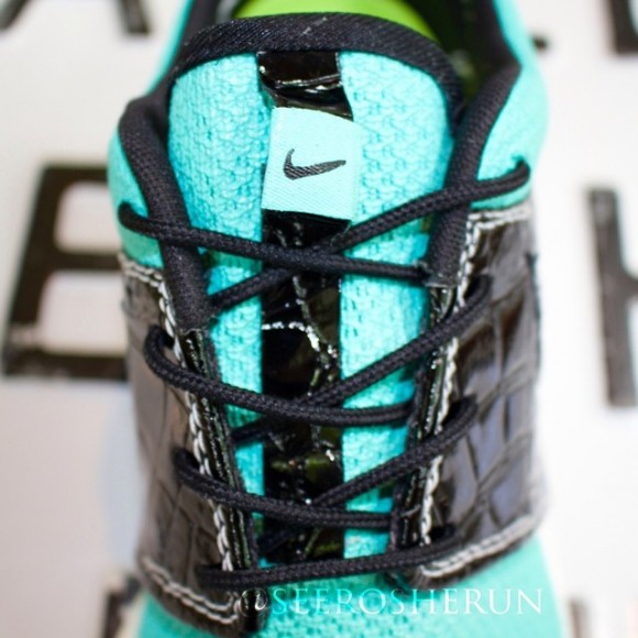 nike-roshe-run-tiffany-run-a-dunk-customs-by-see-roshe-run