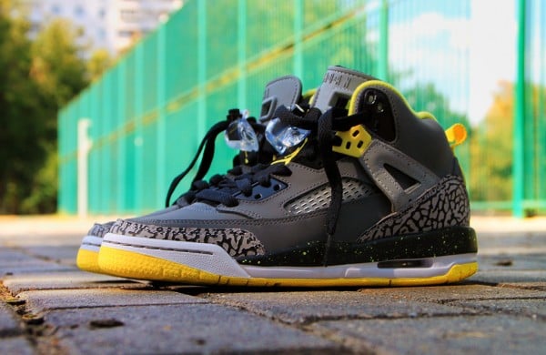 jordan-spizike-gs-cool-grey-vibrant-yellow-black-1