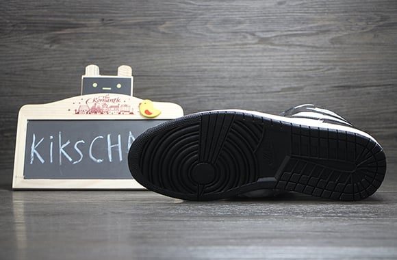 Air Jordan 1 Retro High OG - Black/White