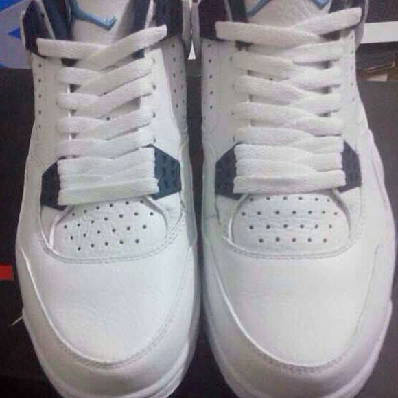 Air Jordan 4 Columbia Retro