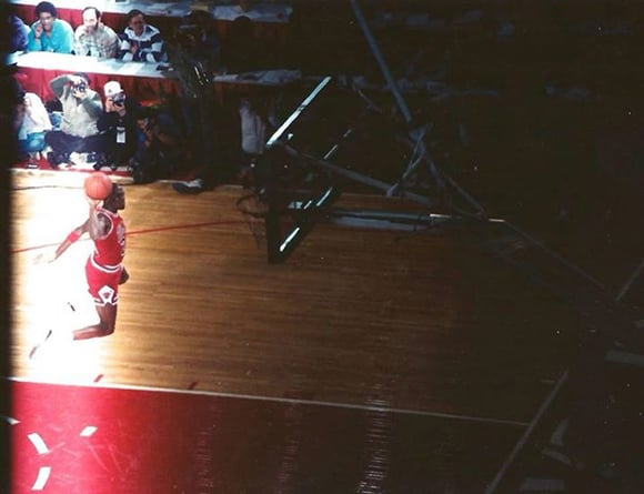 WOW: New Photo of Michael Jordan’s Free Throw Line Dunk from 1988