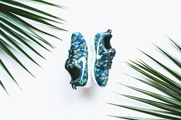 Nike Roshe Run Print Floral in Space Blue/Poison Green